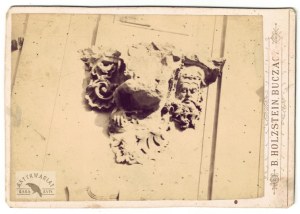 [KRESY - BUCZACZ - balcony console of city hall - view photograph - cabinet format shot]. [...