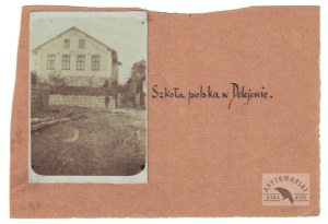 [KRESY - DELEJÓW - view of the Adam Asnyk People's School - scenic, situational photograph]. [early 20th century]....