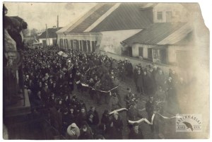 [Polish Army - Legions - funeral of legionaries in Lubartow - situational photograph]. [1st half of 20th century]....