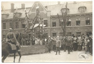[Polish Army - takeover of Bydgoszcz by Polish authorities - situational photograph]. [I 1920]. Photo form....
