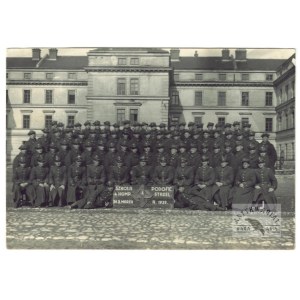 [WOJSKO Polskie - Szkoła Podoficerska 4 Kompanii Strzelców - fotografia zbiorowa]. [2 III 1939]....