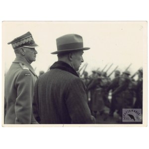 [WOJSKO Polskie - gen. Władysław Sikorski i Prezydent Czechosłowacji Edward Benesz w Kineton podczas przeglądu wojsk - f...