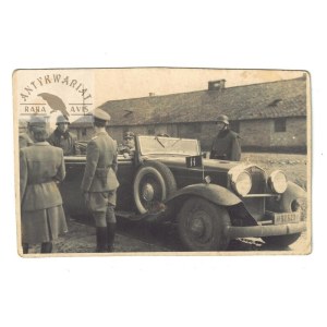 [II WOJNA św. - kadr z filmu Ostatni etap - fotografia sytuacyjna]. [1947]. Fotografia form. 5,4x8,...