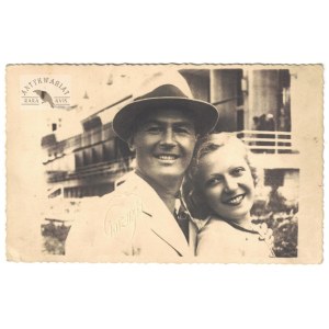 [KIEPURA Jan i EGGERTH Marta - fotografia portretowa, pozowana]. [1937]. Fotografia pocztówkowa form. 8,5x13,...