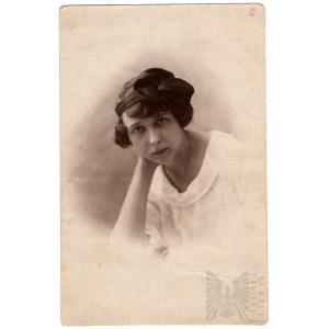 Ok. 1921-1922 r., Warszawa - Fotografia Portretowa Kobiety z Odręczną Dedykacją ; Fotograf Stanisław Brzozowski
