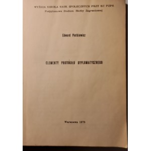 Pietkiewicz Edward, Elementy Protokołu Dyplomatycznego, Wyzsza Szkoła Nauk Społecznych przy KC PZPR, Warszawa 1975, s. 276, cm 24, oprawa miękka.