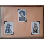 Album z 67 zdjęciami aktorki Shirley Temple z dzieciństwa.