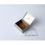 Kasetka w stylistyce art deco,
