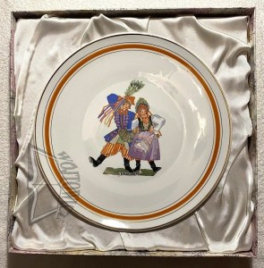 STRYJEŃSKA Zofia (1891-1976), Decorative plate with depiction of the KRAKOWIAK dance.