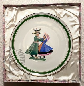 STRYJEŃSKA Zofia (1891-1976), Decorative plate with depiction of the KUJAWIAK dance.