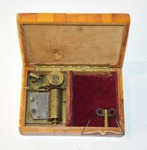 (BURSHINE). Music box music box in amber.