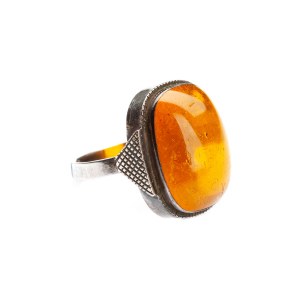 Henryk LULA (nato nel 1930), Anello in argento con ambra