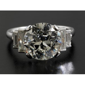 Diamond solitaire ring