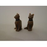Ein Paar Katzenfiguren, inspiriert von ägyptischer Kunst