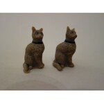Ein Paar Katzenfiguren, inspiriert von ägyptischer Kunst