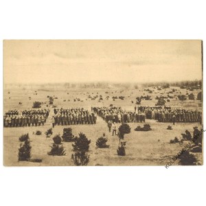 [POW] Bataljon P. O. W. w masie (1917). Na czele Komendant Okręgu kpt. Stefan Pomarański