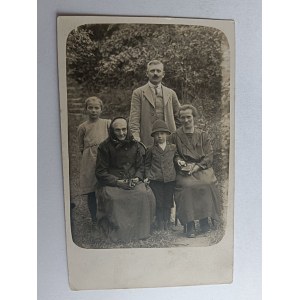 PHOTO GROUP OF PEOPLE, FAMILY IN THE GARDEN, PRE-WAR