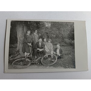 PHOTO GROUP OF PEOPLE, FAMILY IN THE GARDEN, BICYCLE, PRE-WAR