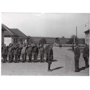 PSZnZ Photo of the Liberation of the POW Camp Oflag VII A Murnau 1945 - Maj. Gen. Tadeusz Bór-Komorowski