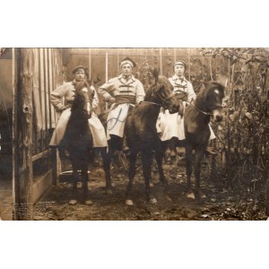 II RP - Fotografia Trzech Mężczyzn w Strojach Ludowych z Konfederatkami na Koniach - Tomaszów