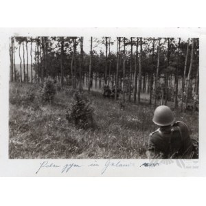 II RP / Kampania Wrześniowa 1939 Zdjęcie Wojska Polskiego - Sanitarusze - Hełm wz. 31
