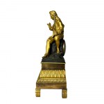 Un orologio in bronzo dorato al mercurio/satinato