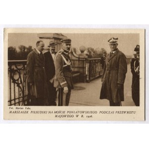 MARSZAŁEK Piłsudski na Moście Poniatowskiego podczas przewrotu majowego w r. 1926.