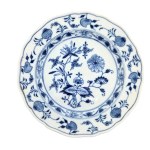 Ensemble de deux assiettes à oignons en porcelaine, Meissen