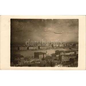 1931 Budapest, Graf Zeppelin LZ-127 léghajó a Duna felett, Országház. photo