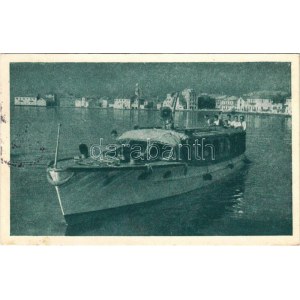 1959 Kastela, Castelli; Pogled sa mora na Kastela / generel view from the sea with ship