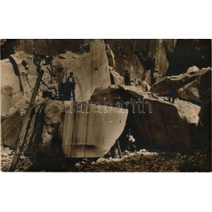 Carrara, Le Cave, Il Taglio dei blocchi col filo Elicoidale / Cutting blocks with helical wire at the marble querry...