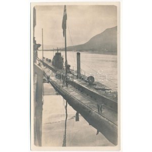 S.M. U-XXI osztrák-magyar tengeralattjáró az S.M.S. Gäa mellett / K.u.k. Kriegsmarine Unterseeboot XXI / Austro...