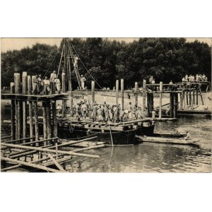 K.u.k. Eisenbahnregiment, Brückenbau / Cs. és kir. vasúti ezred híd építés közben / Austro-Hungarian Railroad Regiment...