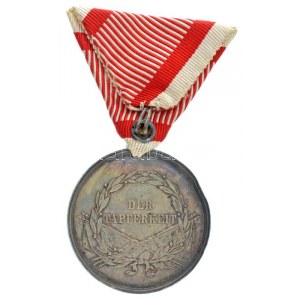 1914. Ferenc József I. osztályú Ezüst Vitézségi Érem peremén jelzett Ag kitüntetés eredeti mellszalagon. Szign....
