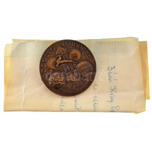 1933. Gödöllő Jamboree - Hutter és Lever R.T. Budapest bronz cserkész jelvény, kézírásos megjegyzéssel melyben egy Dr...