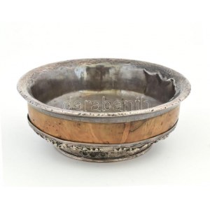 Tibeti buddhista koldulótál. Fa, ezüst (Ag), Tibet, cca 19. sz. közepe - második fele, d: 13,5 cm, m: 5 cm, bruttó...