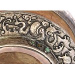 Tibeti buddhista koldulótál. Fa, ezüst (Ag), Tibet, cca 19. sz. közepe - második fele, d: 13,5 cm, m: 5 cm, bruttó...