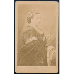 cca 1870 Viktória brit királynő (1819-1901) portréja, keményhátú fotó, jelzés nélkül, 10×6 cm ...