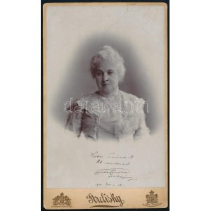 1901 Prielle Kornélia (1826-1906) színésznő dedikált fotója, keményhátú fotó Strelisky budapesti műterméből...