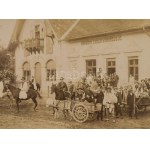 1928 Göd, Horváth Gyula Bicklista Vendéglőjének szűreti mulatsága, számos jelmezbe öltözött emberrel, jelzés nélküli...
