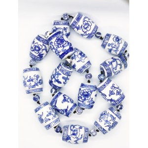 Porcelain necklace with Chinese vintage motif