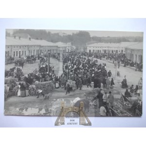 Ukraine, Mikulinitsa ca. Ternopil, Market, marketplace, 1918