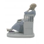Figurka Kobieta czytająca książkę, Fabryka Porcelany Karla Ensa