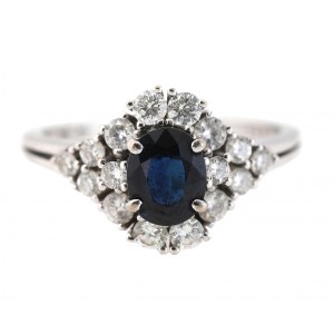 18K gold ring with sapphire and diamonds