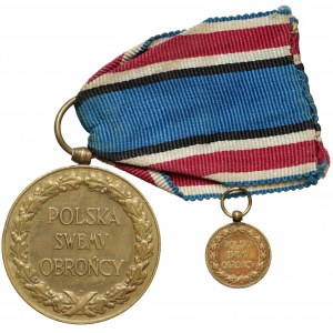 Medal Polska Swemu Obrońcy z miniaturą - wykonanie MW