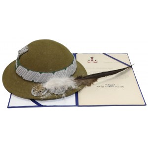 Pamiątkowy kapelusz podhalański dla gen. Włodzimierza Sawczuka