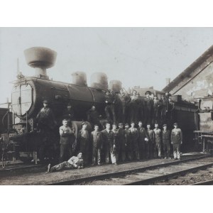 [II RP, Kolejarstwo, pociągi] Dwie fotografie polskich parowozów. Okres międzywojenny. Fot. W. Manne