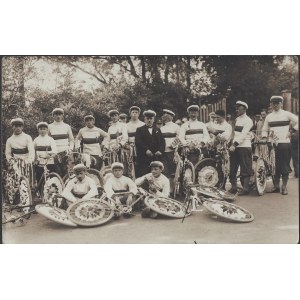 [IIRP, Kolejowe Przysposobienie Wojskowe] Zbiór 10 fotografii osób zrzeszonych w Kolejowym Przysposobieniu Wojskowym. Lata 30. XX w.