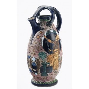 Amphora Werke Riessner (1910-1945), Wazon-dzban, z dekoracją wypukłą z motywami egipskimi