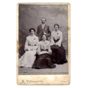 Grodno - Fotografia gabinetowa, portret rodziny (557)